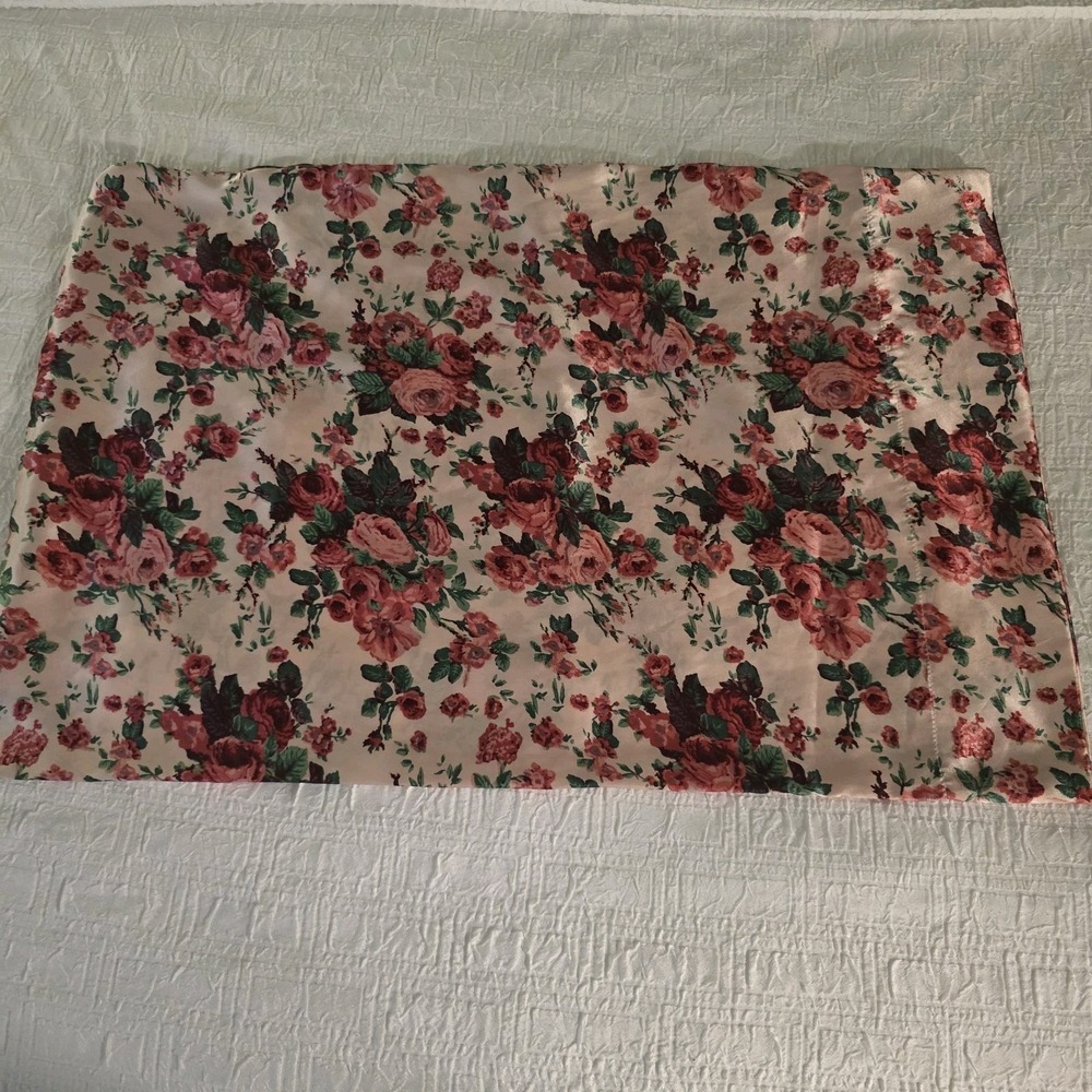 Betsey Johnson Floral Rose Pillowcase Pink Burgundy Cottagecore Shabby Chic 1pc